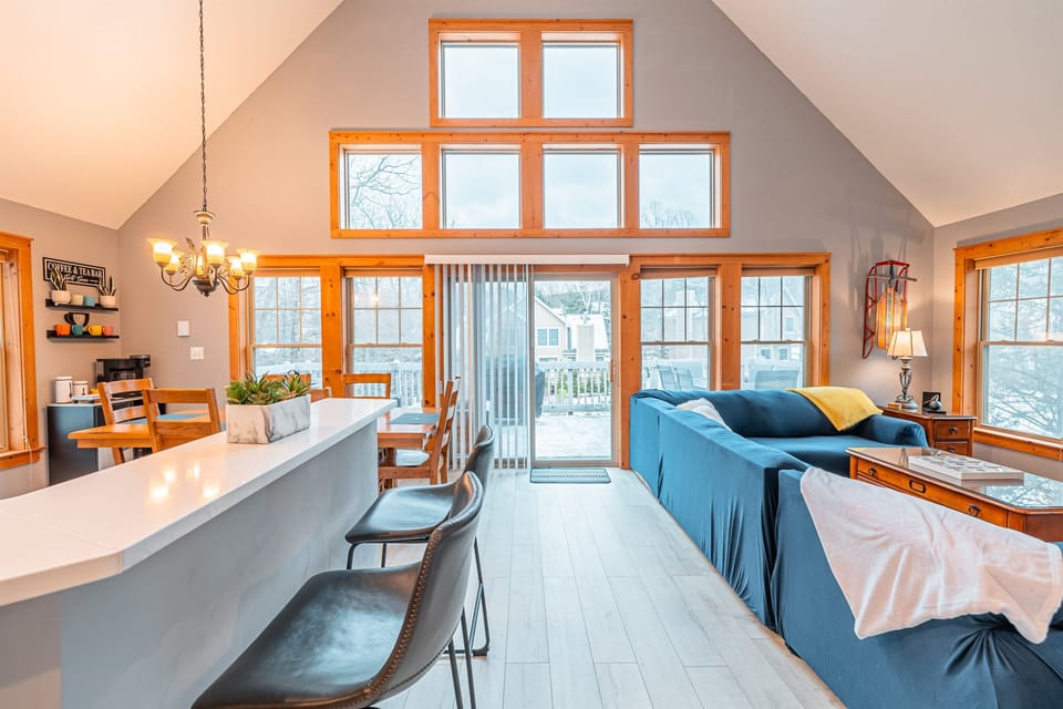 Bask in natural light pouring through floor-to-ceiling windows—perfect for slow mornings, snowy views, and mountain daydreams.