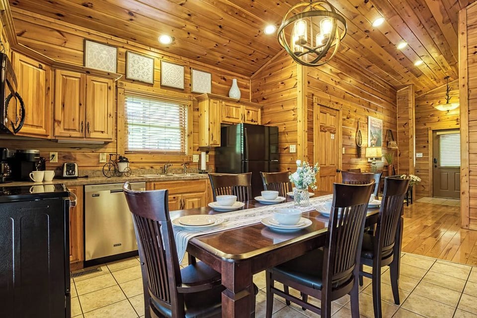 Dishwasher, disposal, oven, refrig, microwave, plenty of dishes and utensils