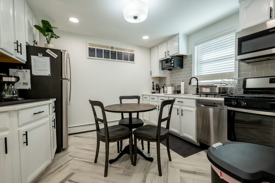 Eat-in Kitchen