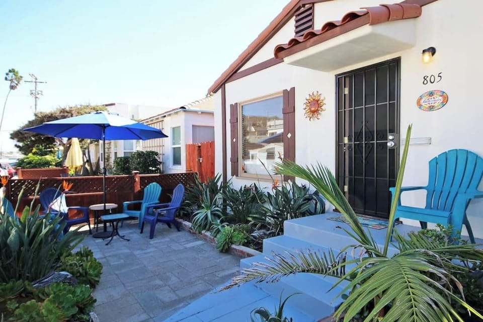 Front patio: Enjoy dining and socializing outside in the beautiful San Diego weather 