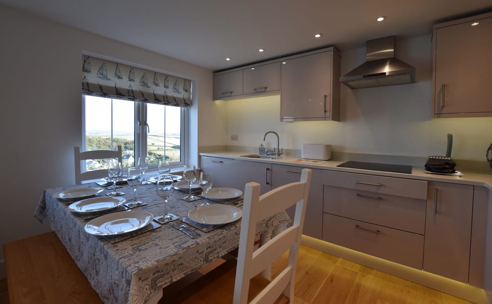 Kitchen and dining area comfortably seating 8 guests with all mode cons needed 