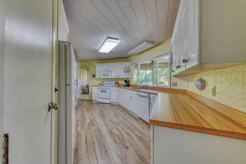 Pelican Porch