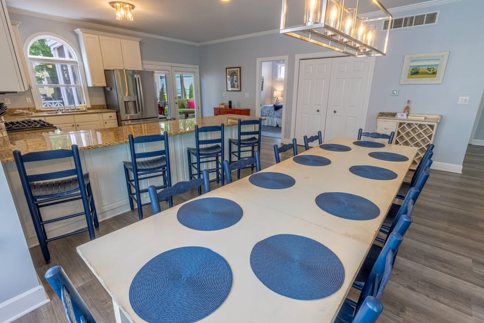 Main Level | Dining