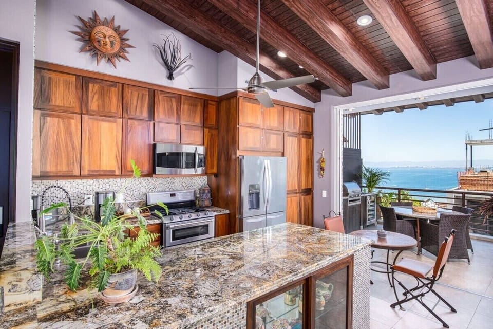 Full Kitchen