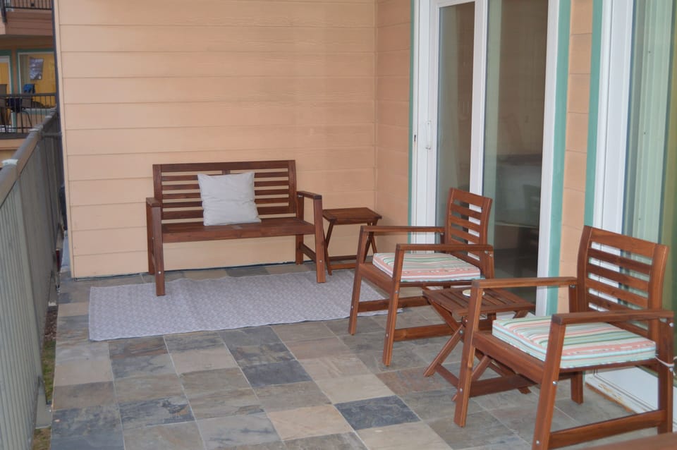 Access from the balcony to the primary bedroom