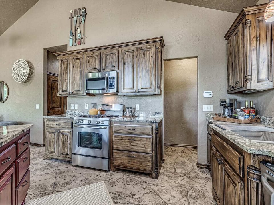 Lots of counterspace make meal prepping easy.