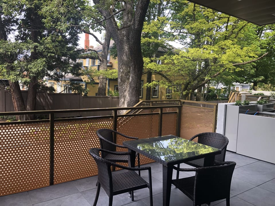 Outdoor dining