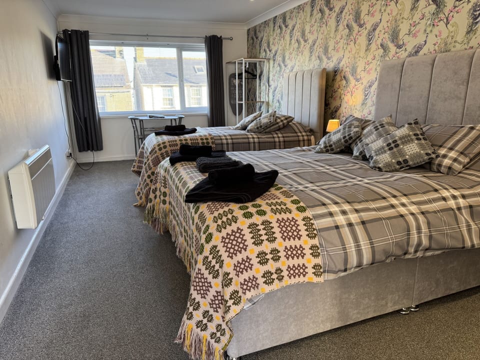 Double/Twin or Family with Child over 10