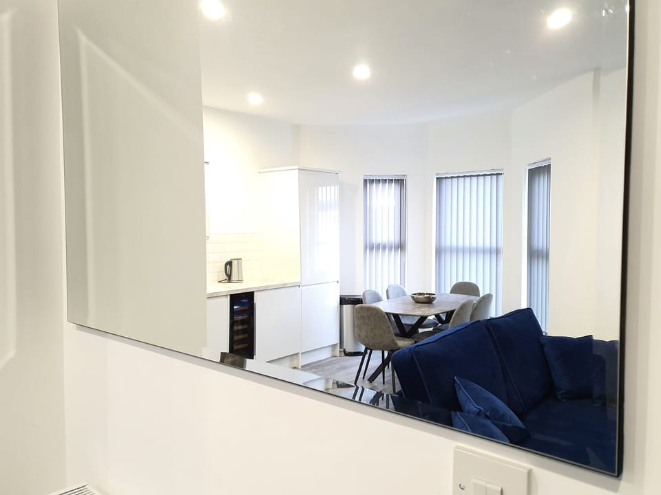 Living Room / Lounge