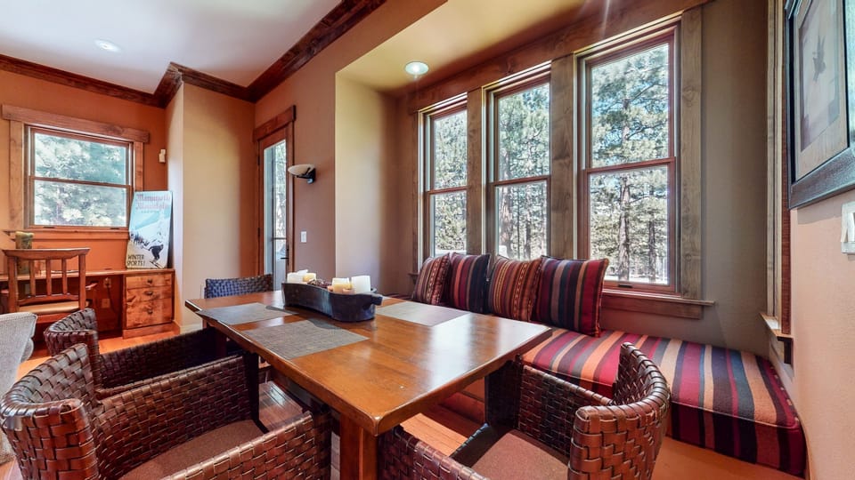 Hardwood, Flooring, Living Room, Room, Indoors