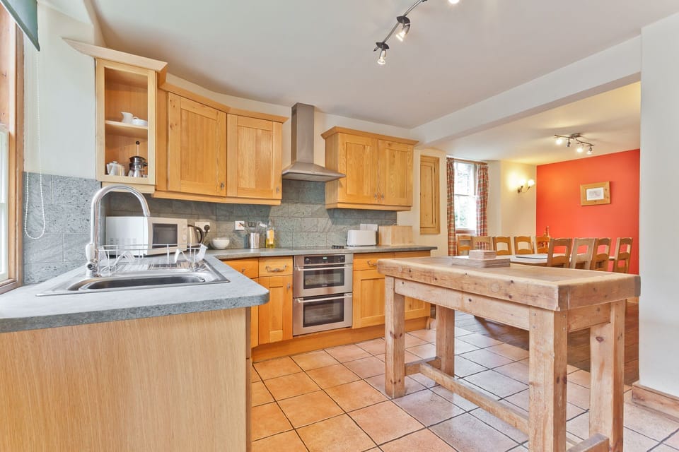 1 Dixon Ground kitchen