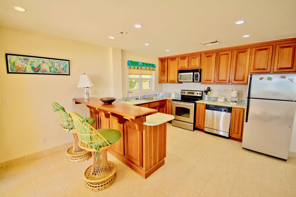 Fully equipped kitchen complete with dishwasher