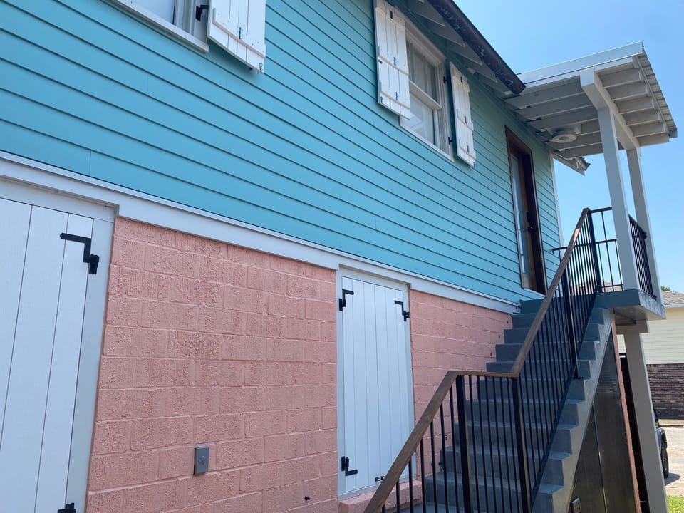 Stairs to entrance 