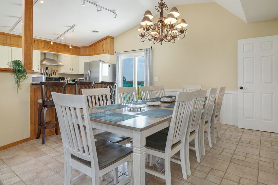 Upper level dining