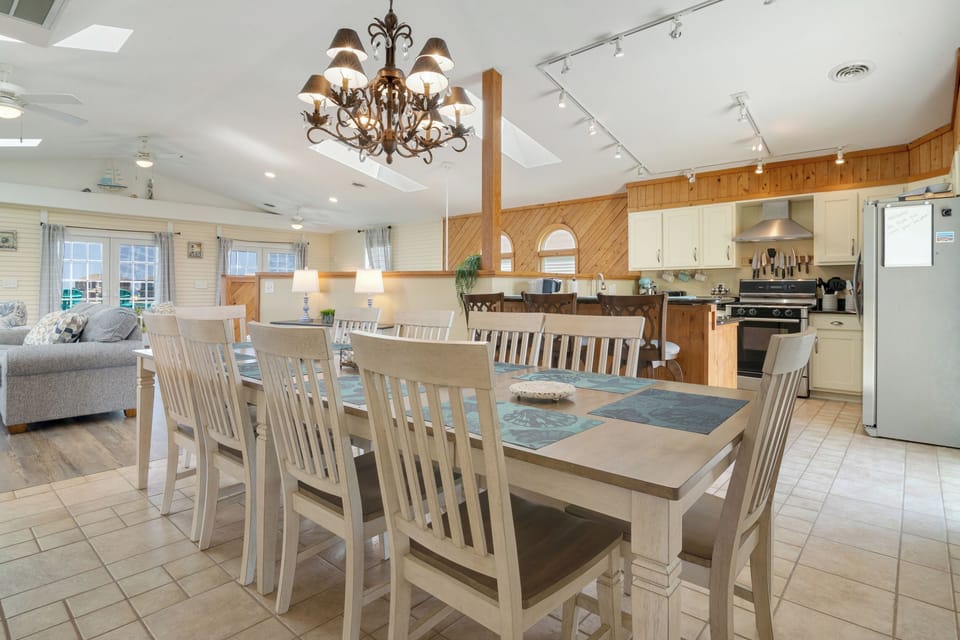 Upper level dining area and kitchen