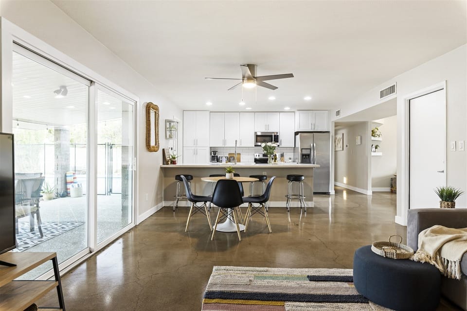 Open kitchen to family room

