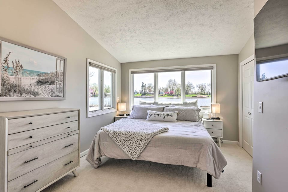 Bedroom 1 | King Bed