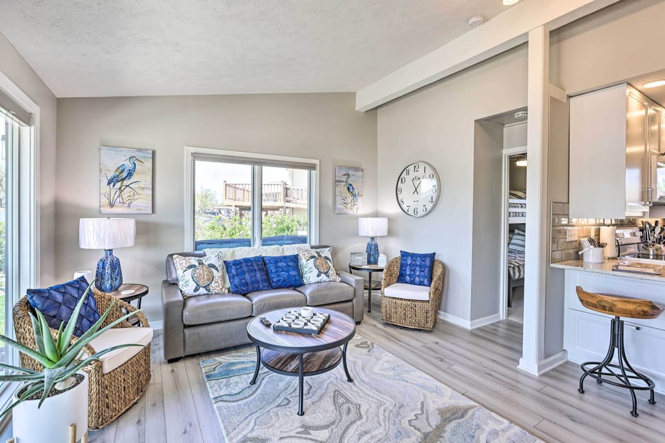 Living Room | Queen Sleeper Sofa