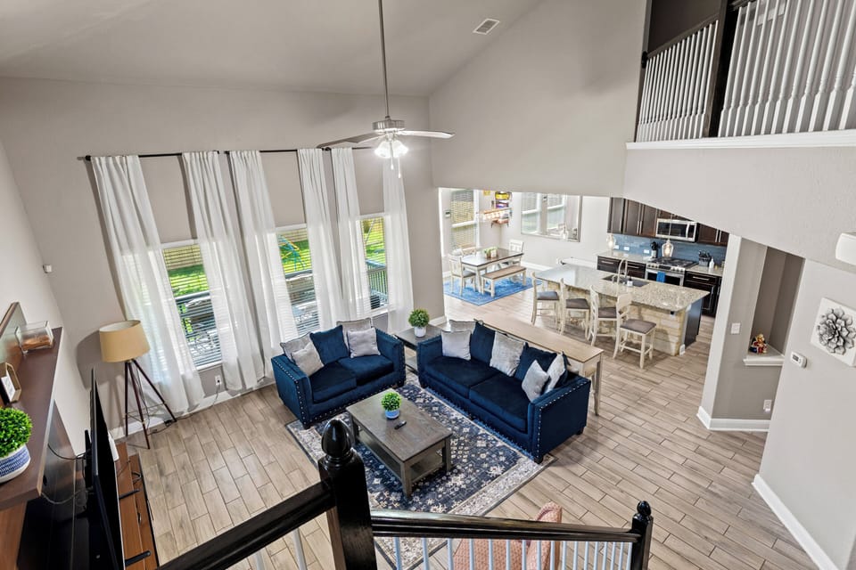 Bright open living & dining room 2nd floor view
