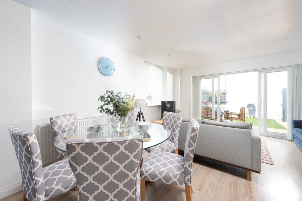 Dining area seating six with access to living are and garden - Kingsley House