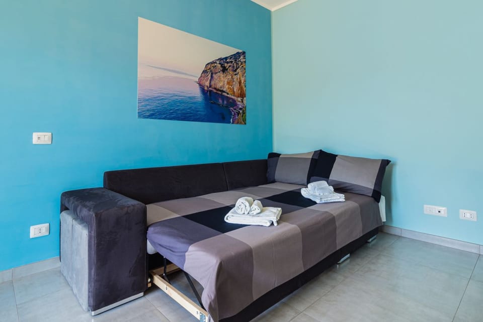 Experience Meta on Foot | Private Parking, Balcony & Comfort Apartment in Piano di Sorrento