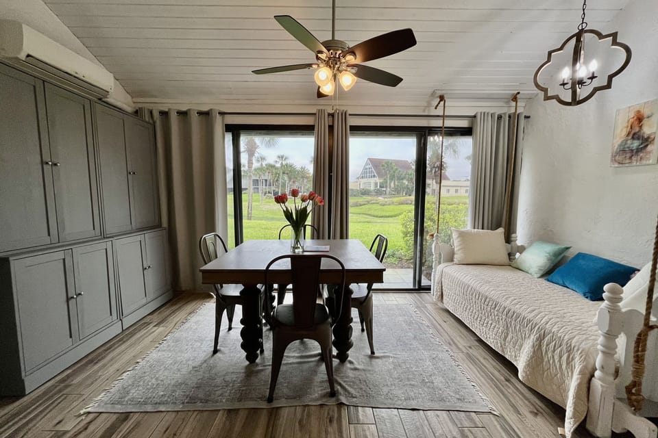 enclosed lanai/dining area