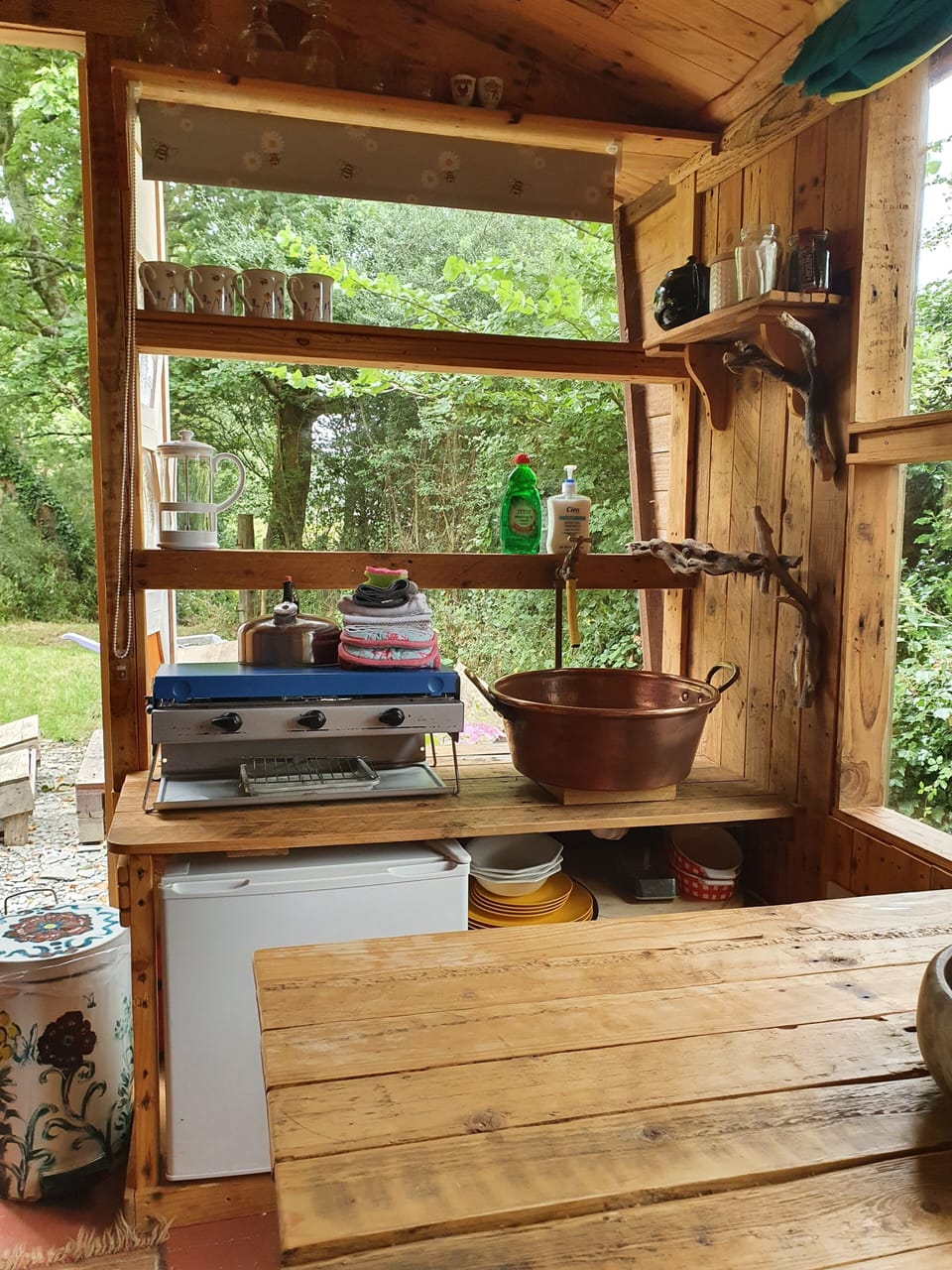 A romantic riverside cabin for an intimate getaway by the Tamar River. Cabin in West Devon District