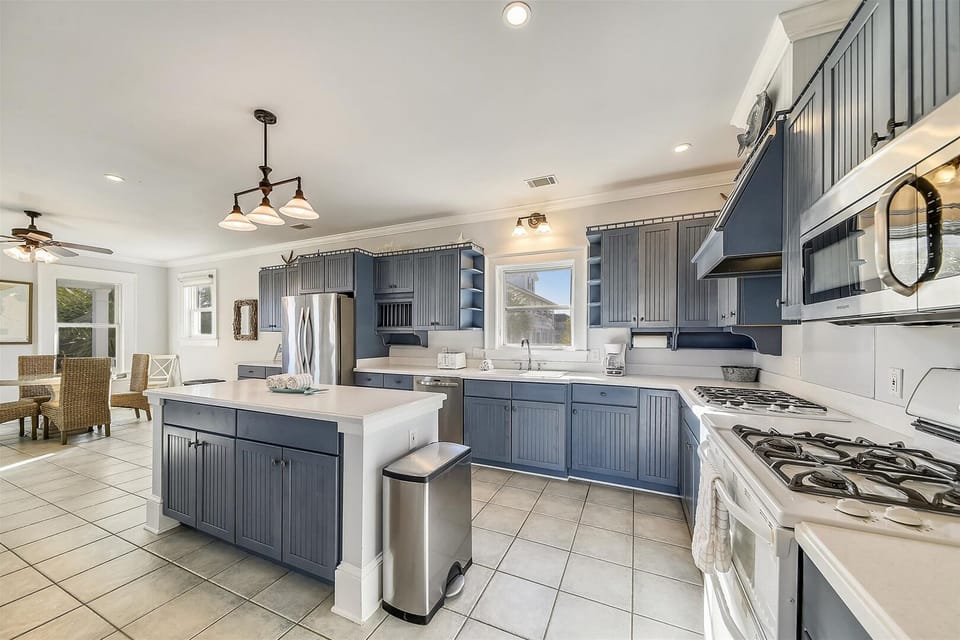 Kitchen/Breakfast Nook on the middle floor