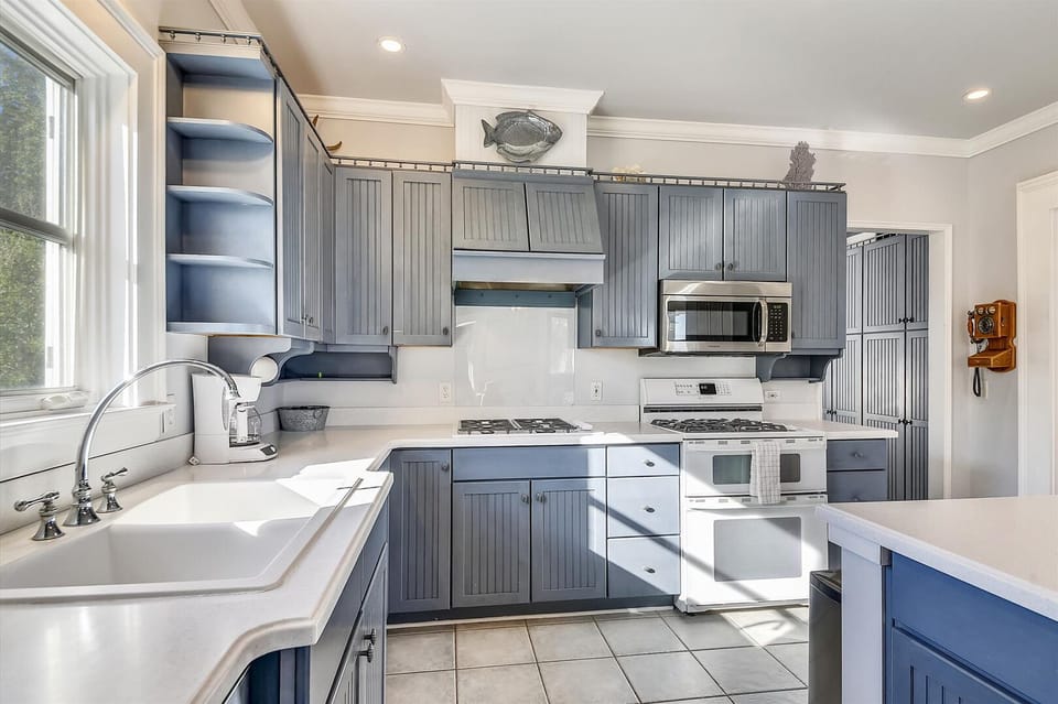 Kitchen on the middle floor