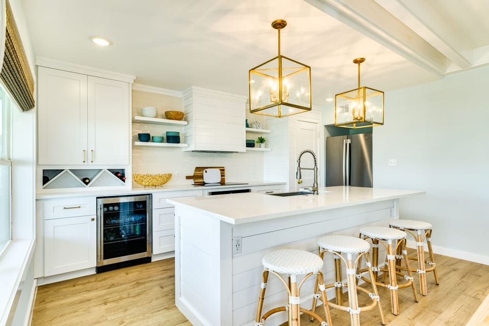 Grab a quick bite or enjoy meals at the breakfast bar seating 4