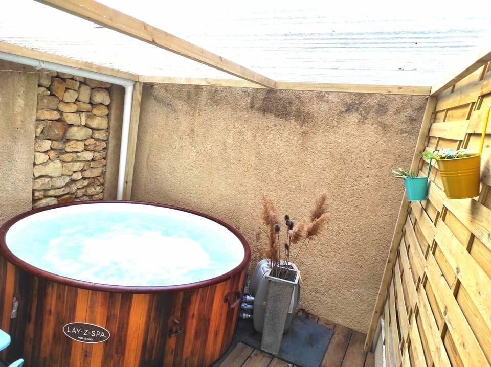 Indoor spa tub