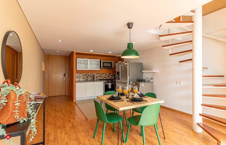  Furnishings, decor, and amenities may vary slightly.
