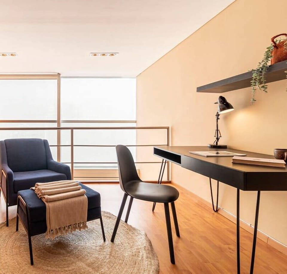  Furnishings, decor, and amenities may vary slightly.
