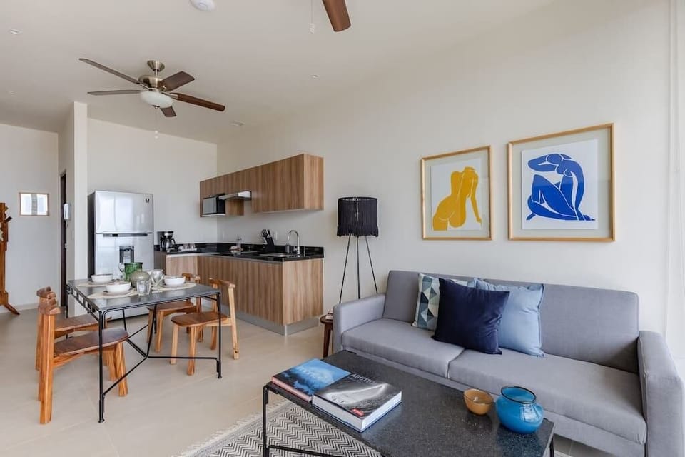 Living room. Kitchen and dining room. 