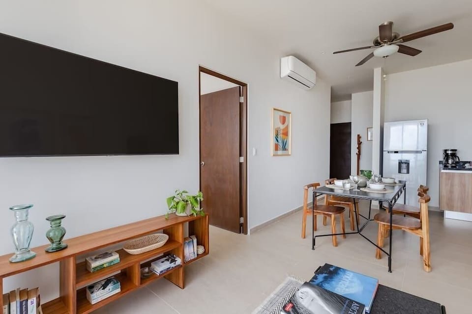Living room. Kitchen and dining room. 