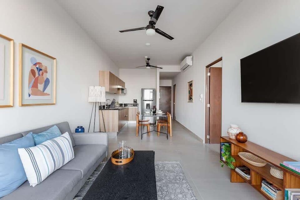 Living room. Kitchen and dining room. 