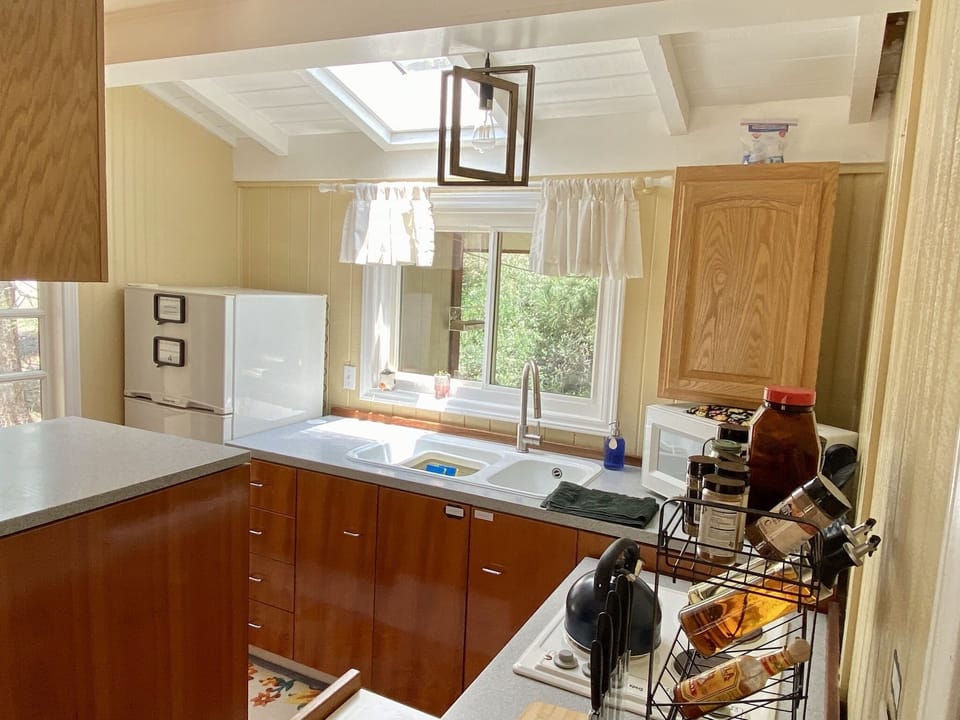 Kitchen: Includes all basic appliances for short or long stays