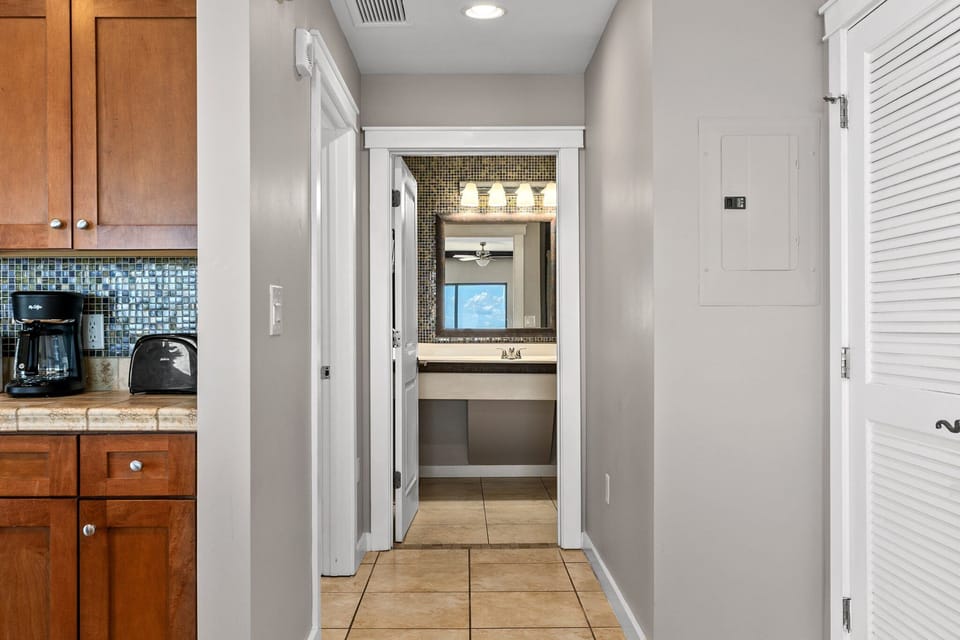 11-web-or-mls-15100-front-beach-rd-unit-536
