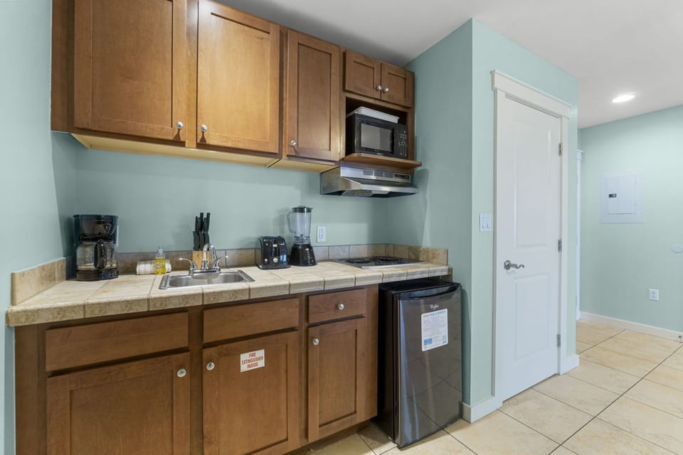 5-web-or-mls-15100-front-beach-rd-1129
