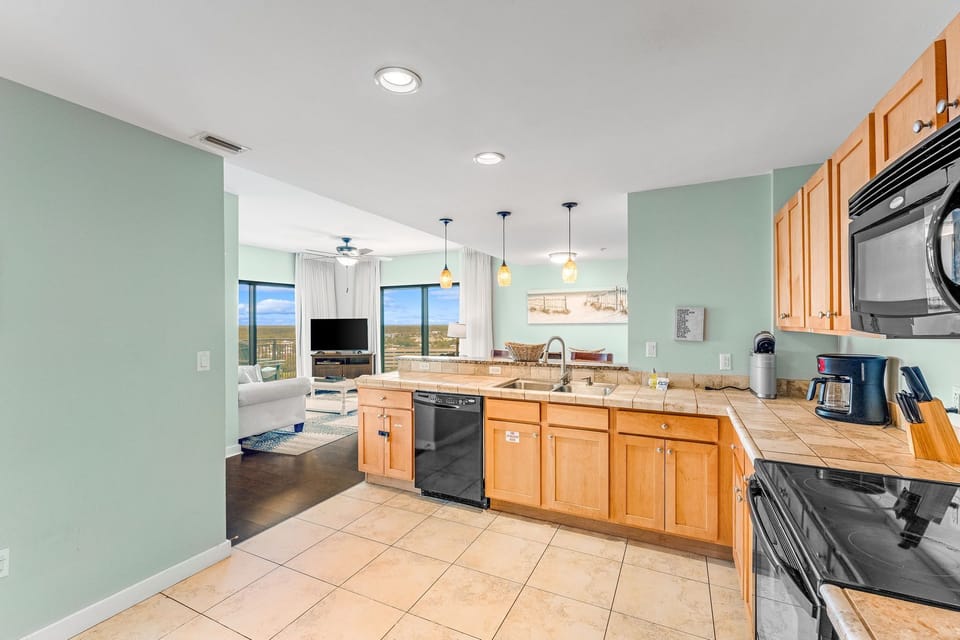 12-web-or-mls-15100-front-beach-rd-1605