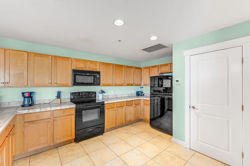 11-web-or-mls-15100-front-beach-rd-1605