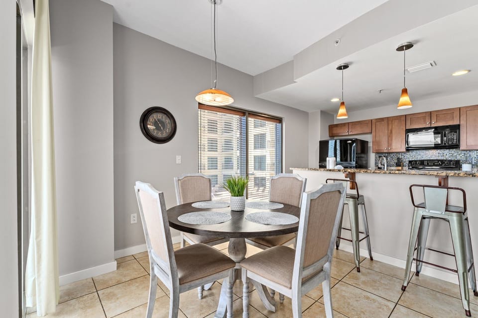 6-web-or-mls-15100-front-beach-rd-unit-536