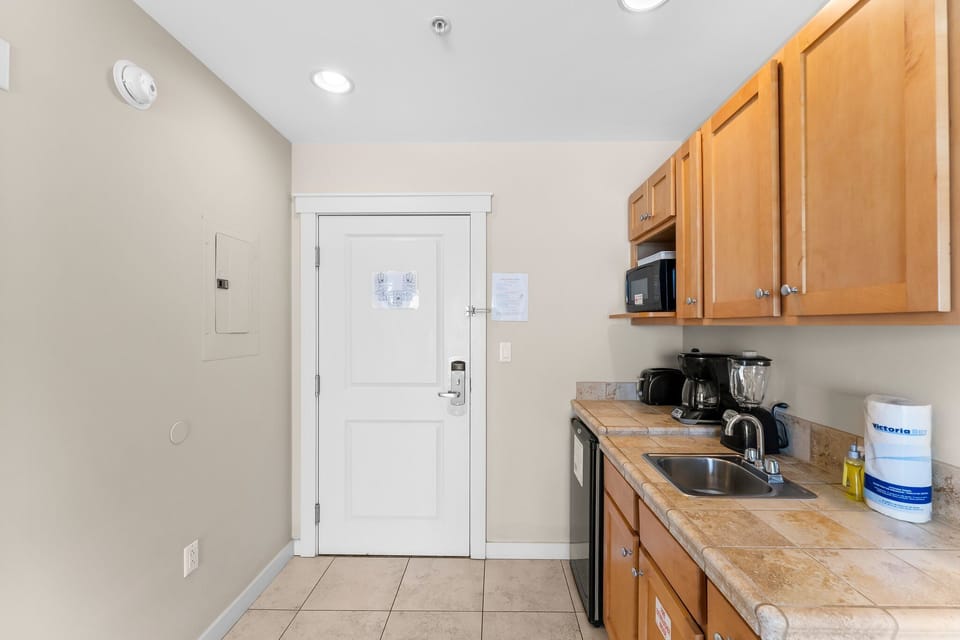 15-web-or-mls-15100 Front Beach Rd 9371