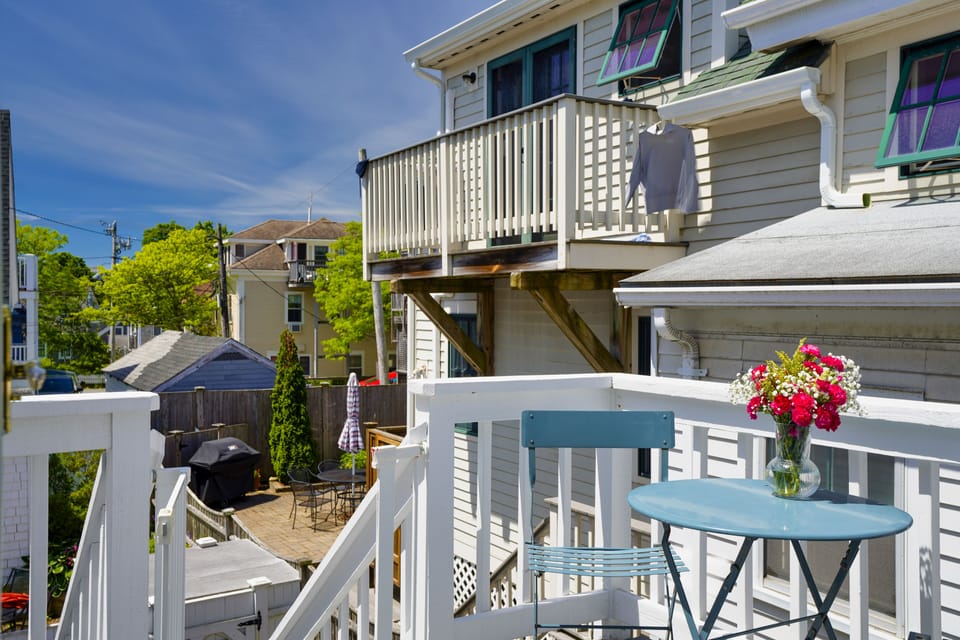 Upstairs deck at entrance