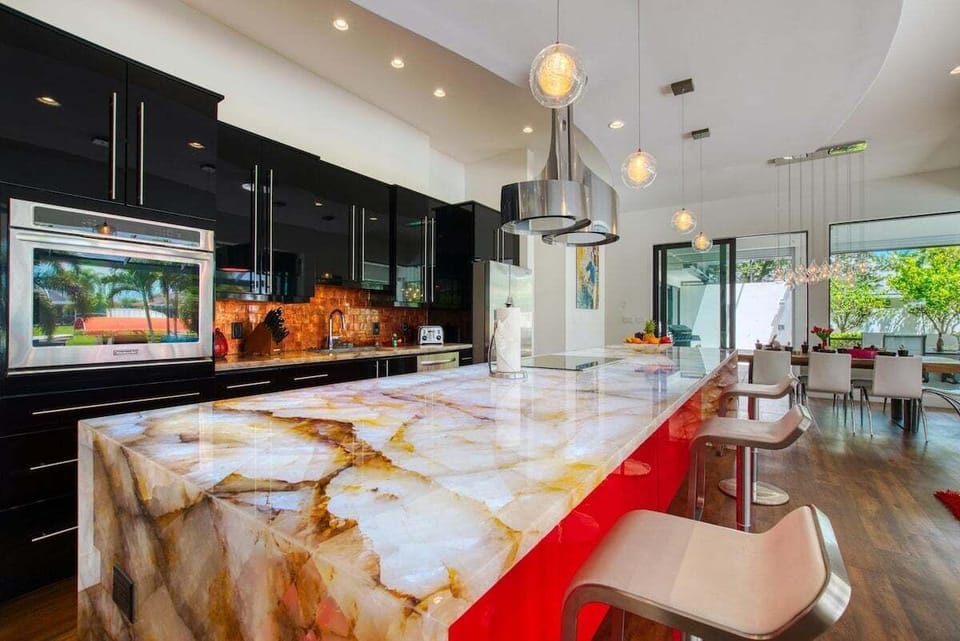 Cook, dine, and unwind in this fully equipped chef's kitchen.
