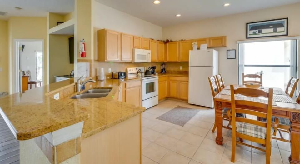 Brazilian Granite kitchen top with 6 seat dining room table.