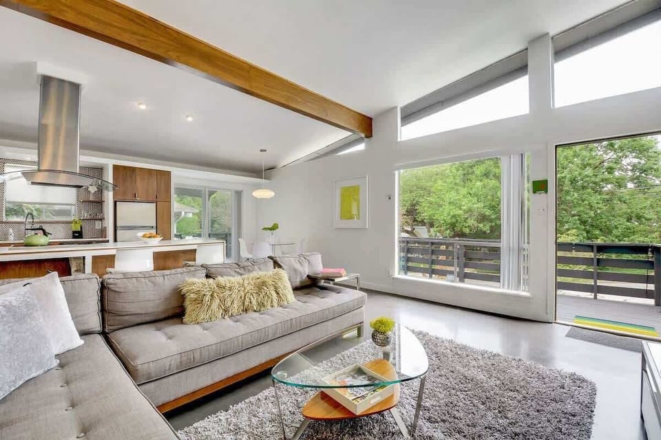 Welcome to the Green Door:  Quiet Mid Century Modern Retreat with Patio and Yard