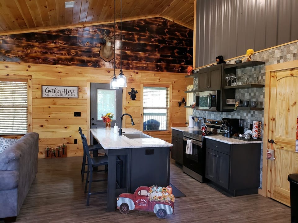 Full kitchen to prep meals!