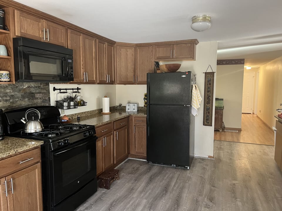 Country kitchen with granite countertops and fully applianced