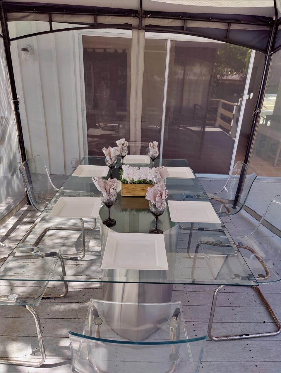 Outdoor dining